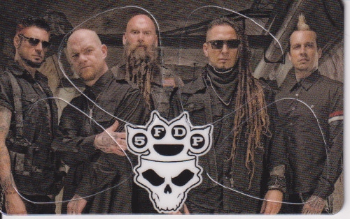 Plectrum kaart Five finger death punch op creditcard formaat